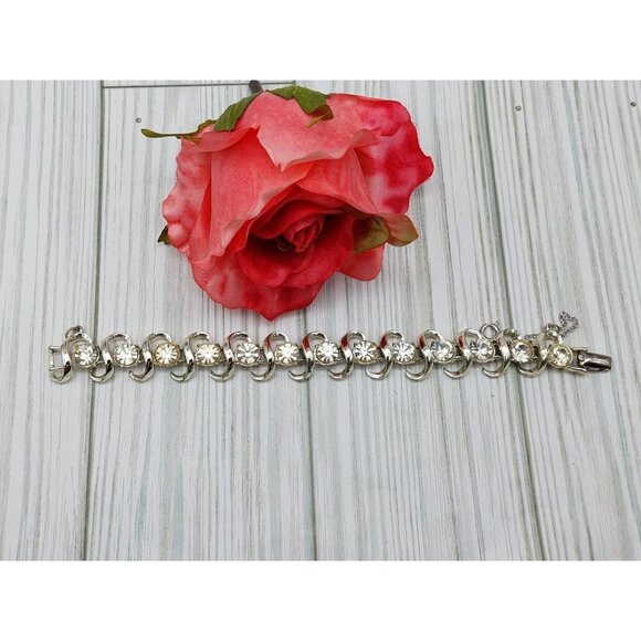 Beautiful Vintage CORO Silver Tone Swirl Crystal Link Bracelet Safety Chain 7" - Picture 2 of 11